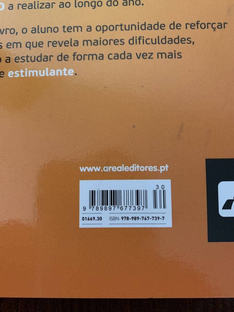 Livros de revisoes de Portugues e matematica. 2 ano.