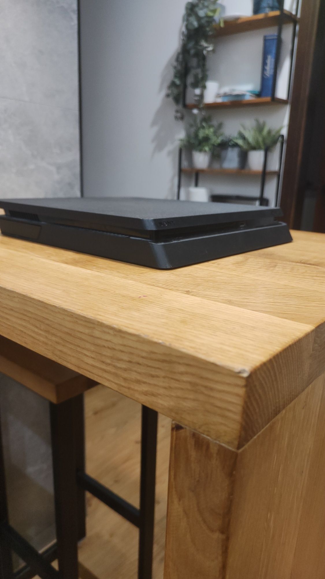 Konsola PS4 slim