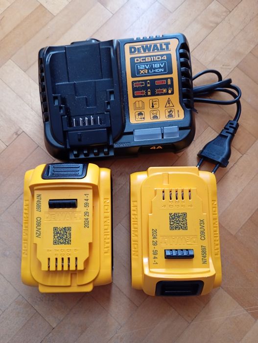 DeWalt dwie baterie z szybką ładowarką.