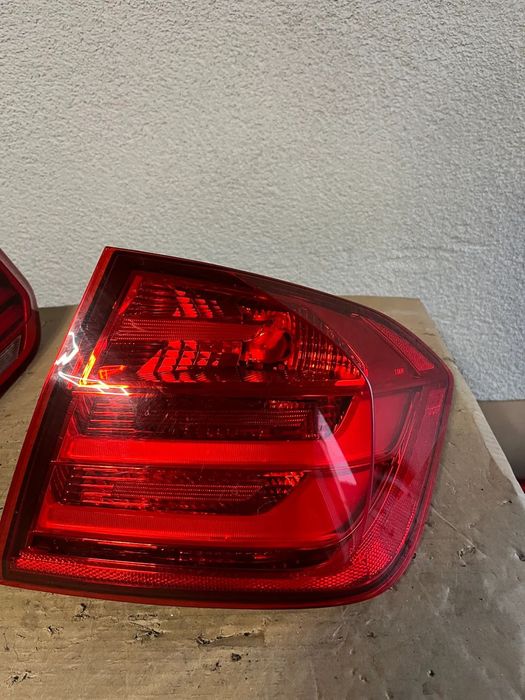 LAMPA LED PRAWY TYŁ W BŁOTNIK BMW F30 PRZED LIFT 7259894