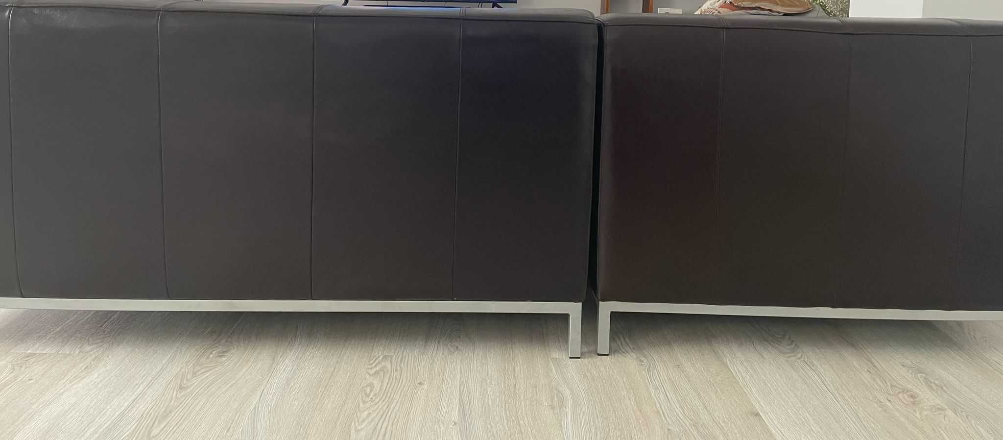 Sofá em Pele Castanho Escuro com chaise Long
