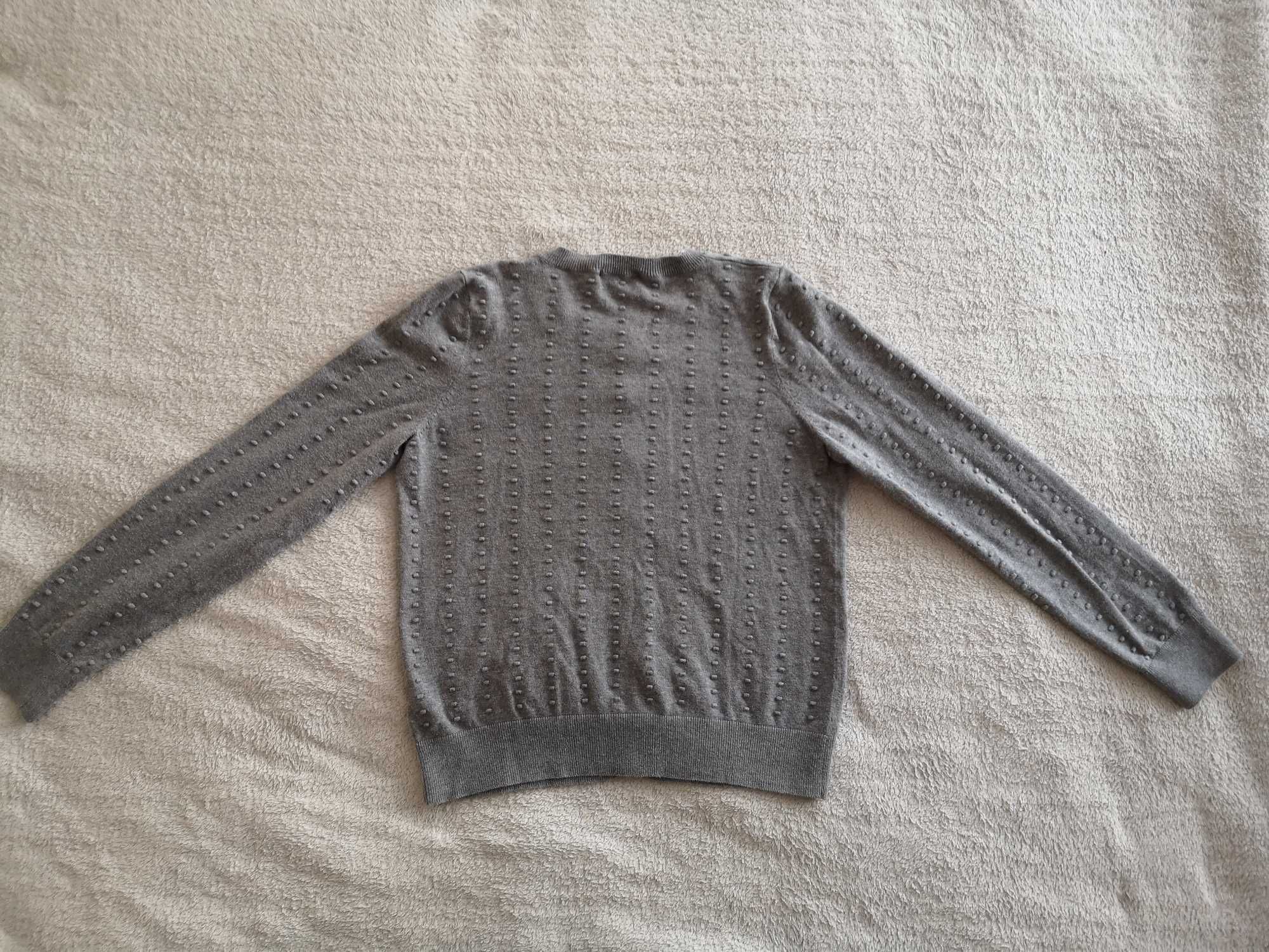 Szary zapinany elegancki sweter w kropki 3d Tu 38 - 40
