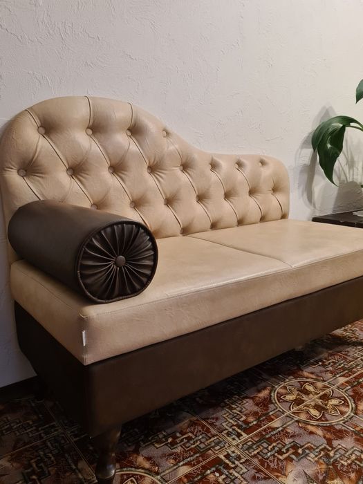 Piękna sofa dwuosobowa