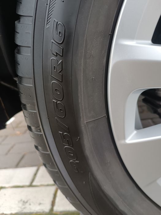 Opony całoroczne Toyo Celsius 205/55 R16 stan bardzo dobry, komplet
