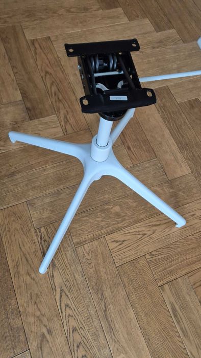 Biała podstawa z czterema nogami IKEA LÅNGFJÄLL