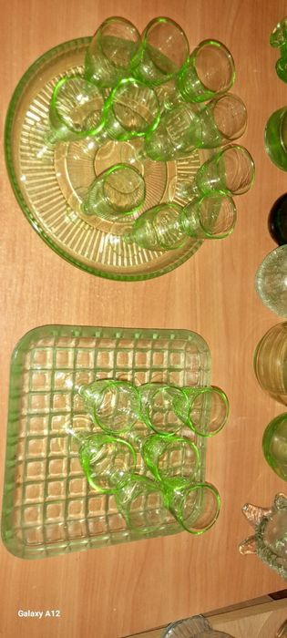 Ваза   графин кувшин  рюмки цветное  урановое стекло