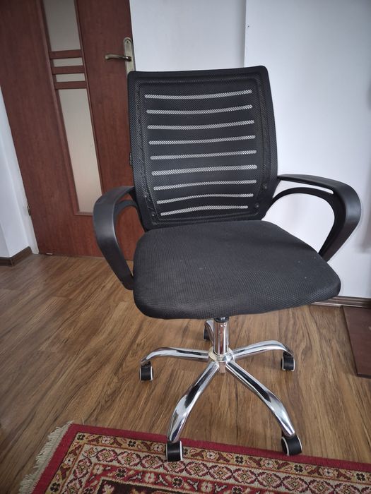 Krzesło biurowe na kółkach
