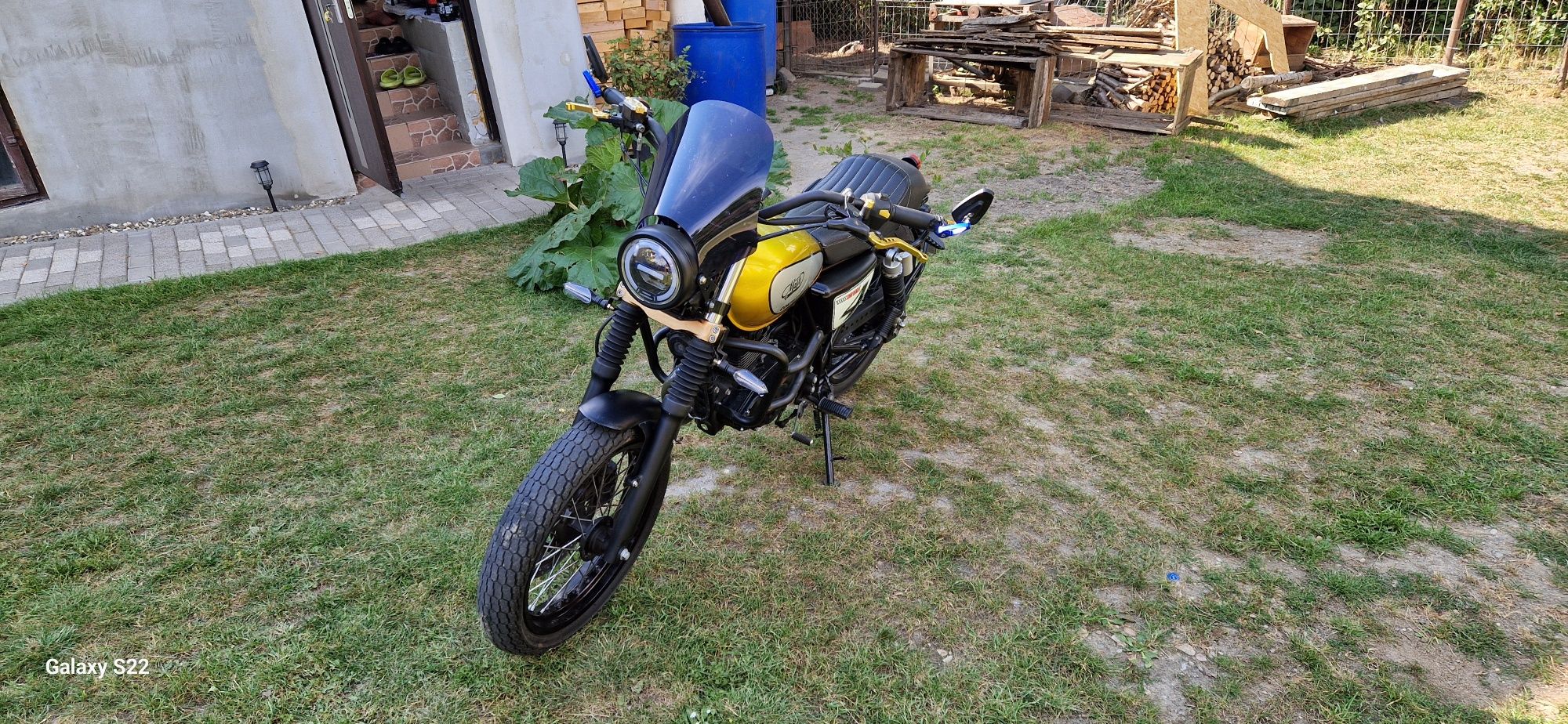 Mash Dirt Track 125 Cafe Racer