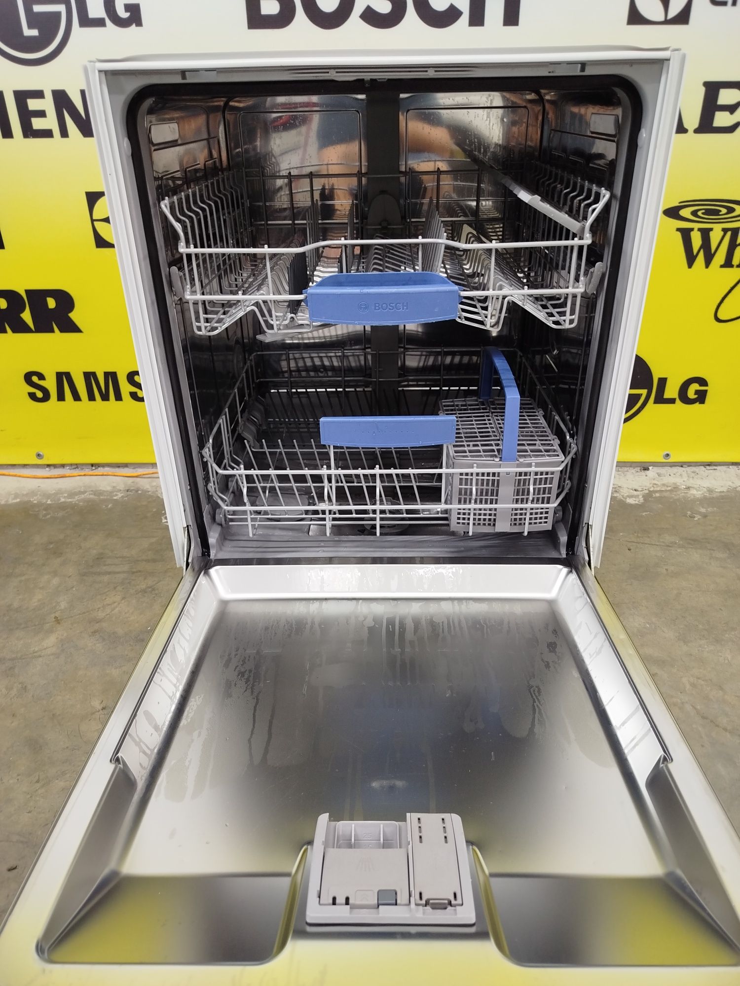 Посудомийна машина фірми Bosch, модель SMV53L50EU
