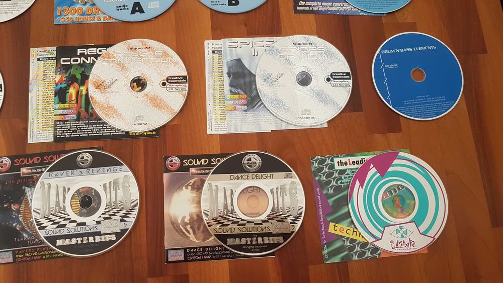 Coleção de sample CDs de vários estilos da música electrónica