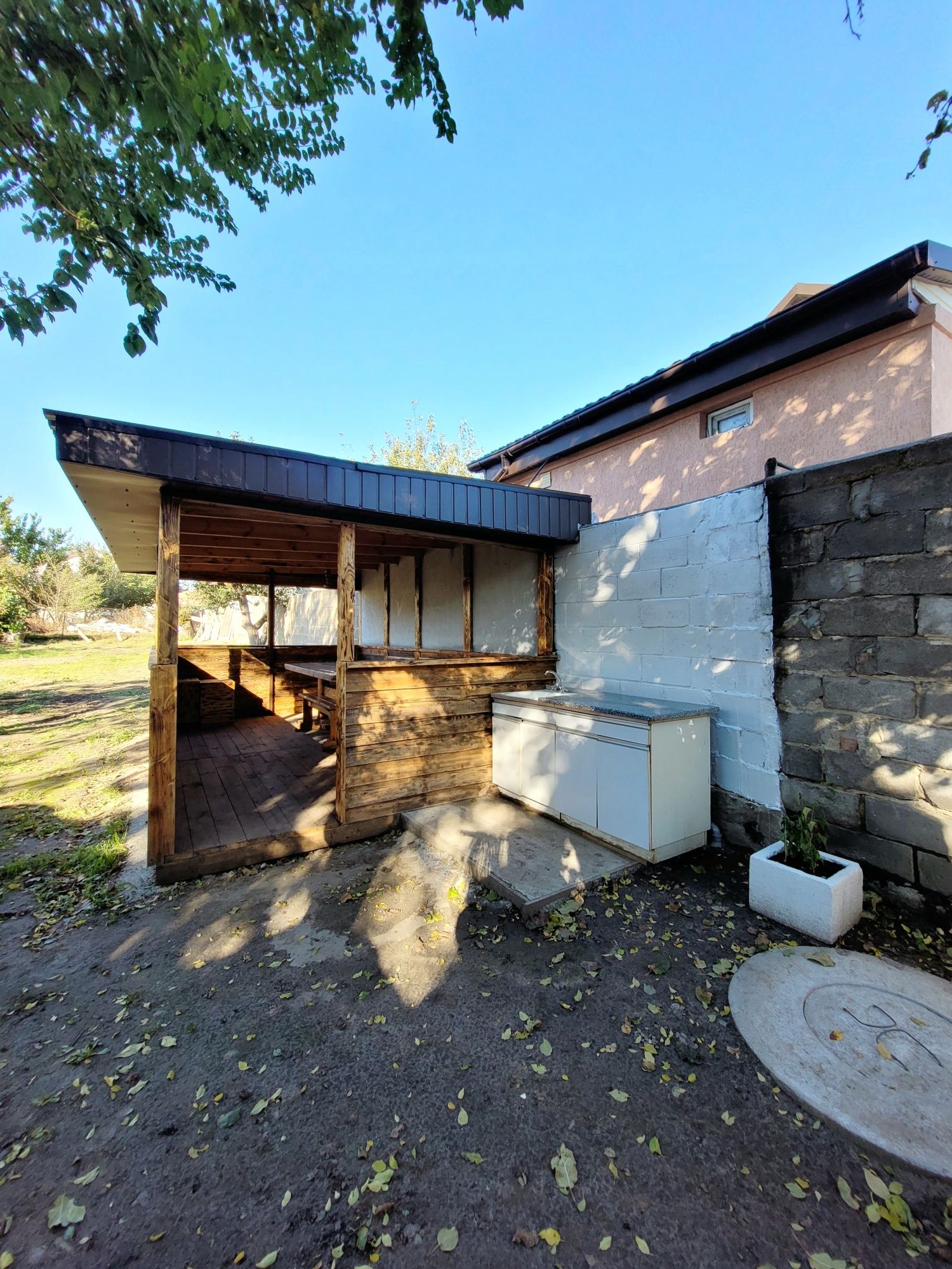 Продаж 2-кім частини будинку в центрі. АО.