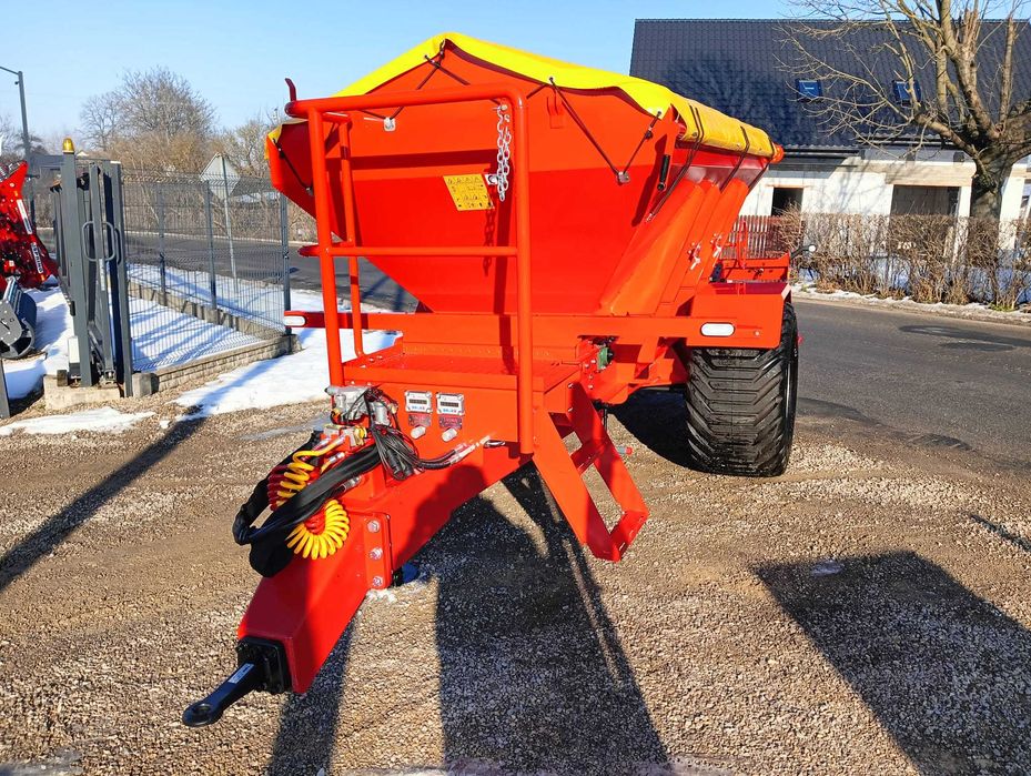 ROZSIEWACZ WAPNA/5000kg nawozów mineralnych i piasku z solą TYP:N062/1