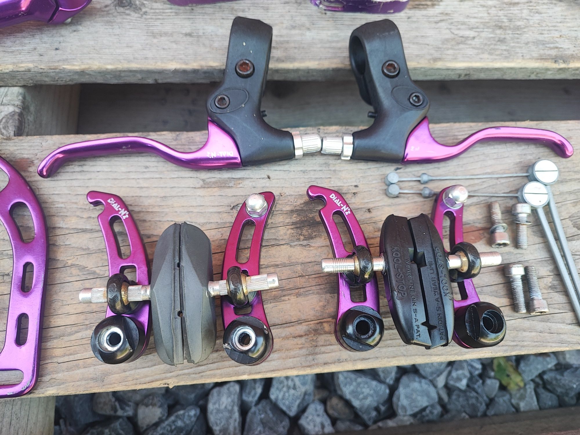 Purpurowe fioletowe części rowerowe sztyca hamulce  Tranz-X retro mtb