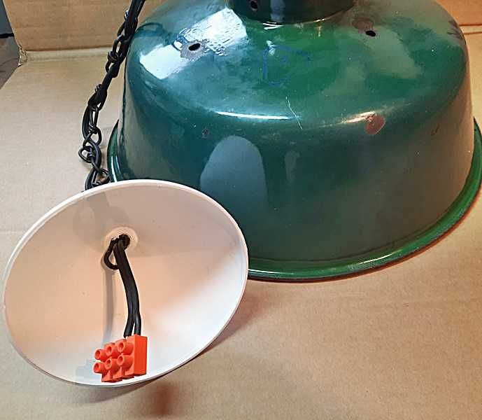 Lampa industrialna wisząca nr. 1 emaliowany klosz  E 27  z PRL