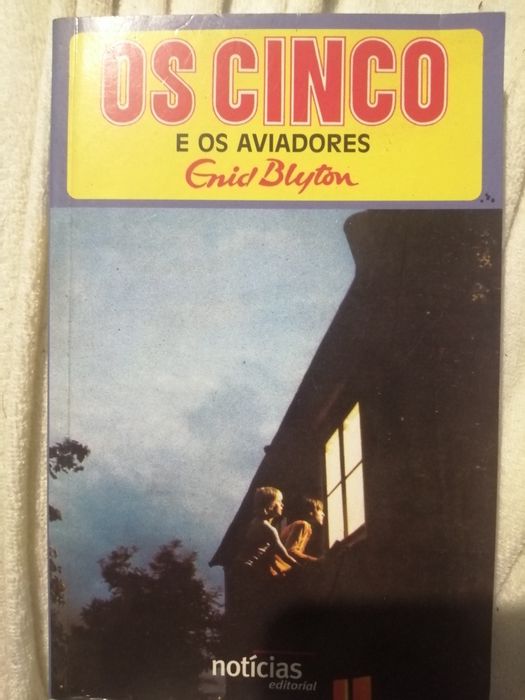 Livros só um foi usado