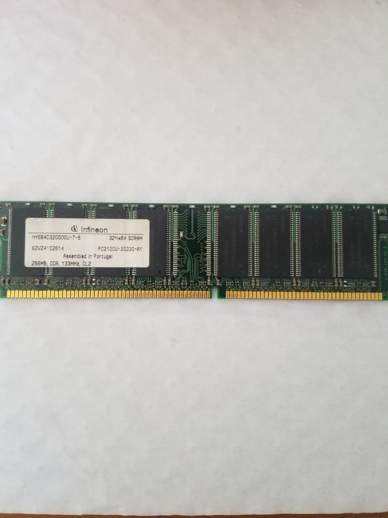 Memória RAM 256Mb Pc2100