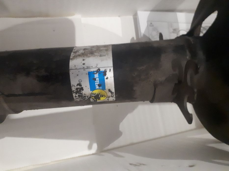 Стойки передні шкода октавія тур.