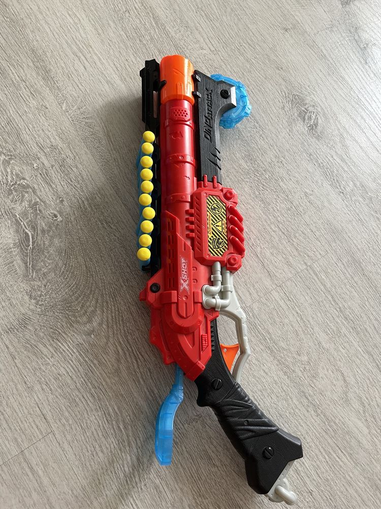 Pistolet Nerf i 43 naboje