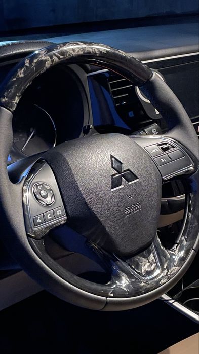 Mitsubishi outlander 3 carbon edition