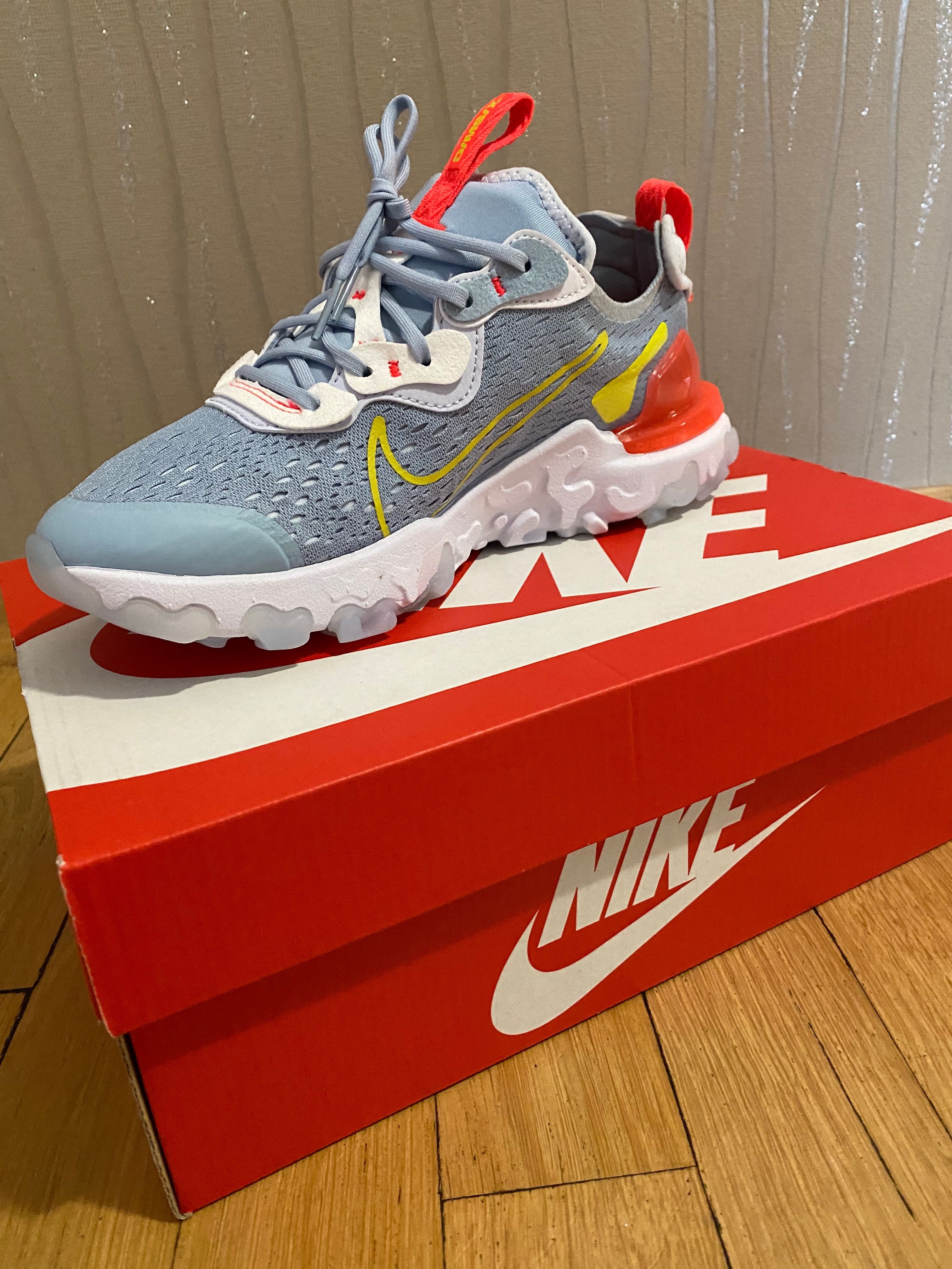 Buty NIKE
React Vision (GS) Rozmiar 37,5