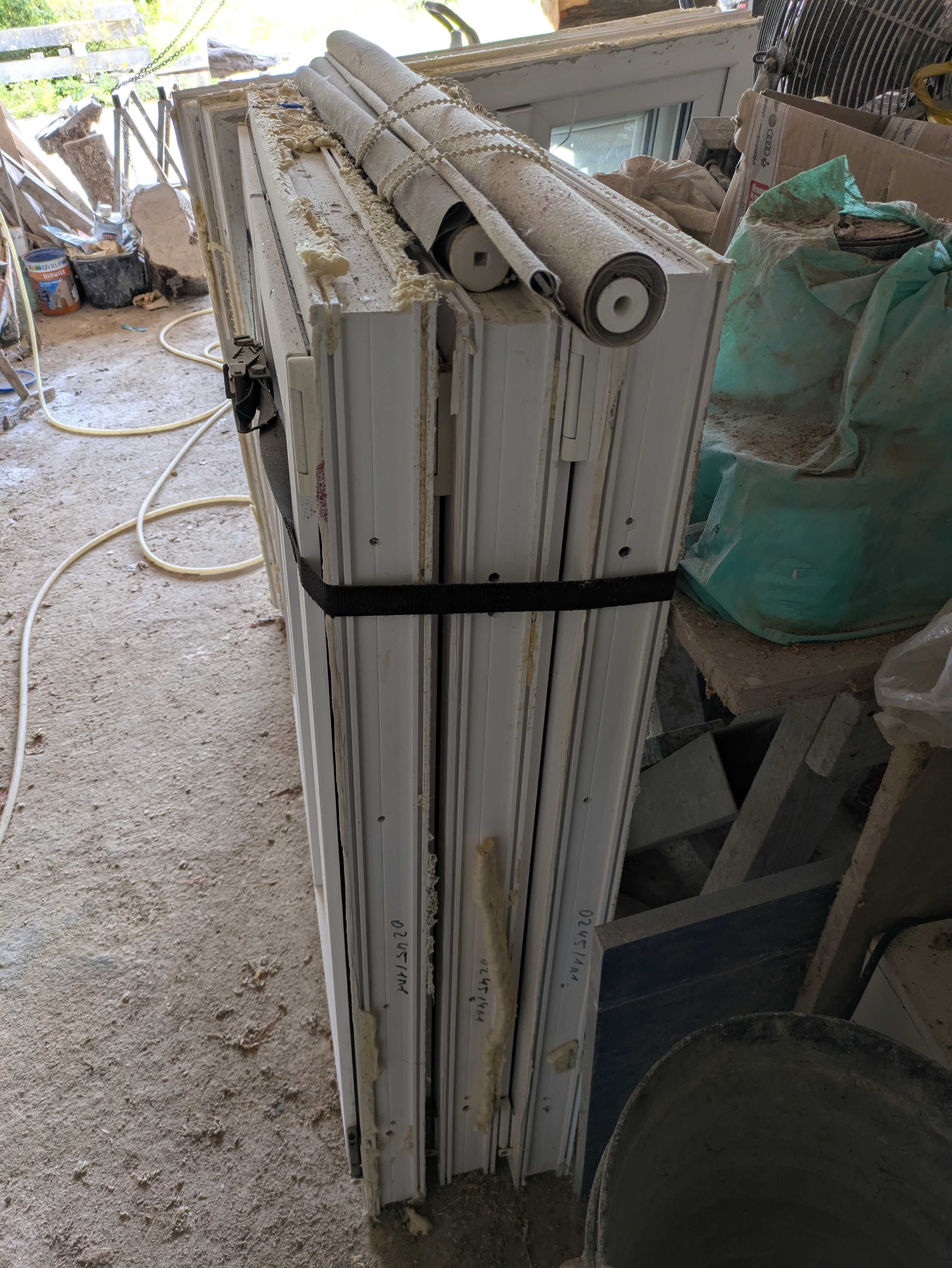 Janelas oscilo-batentes em PVC branco com vidro duplo térmico