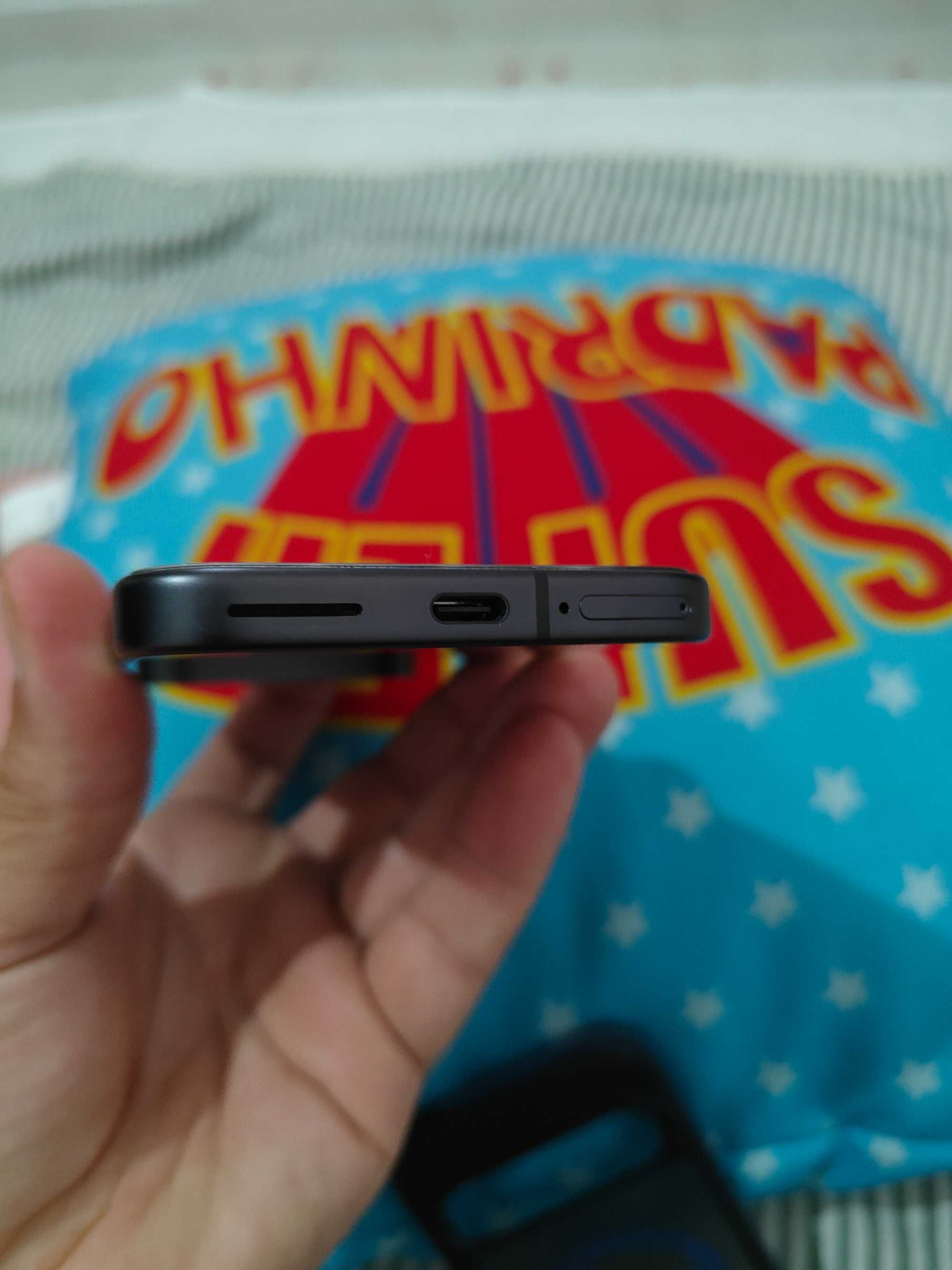 telefone Google pixel 9   12 Memória RAM 256 GB.    Muito limpo,