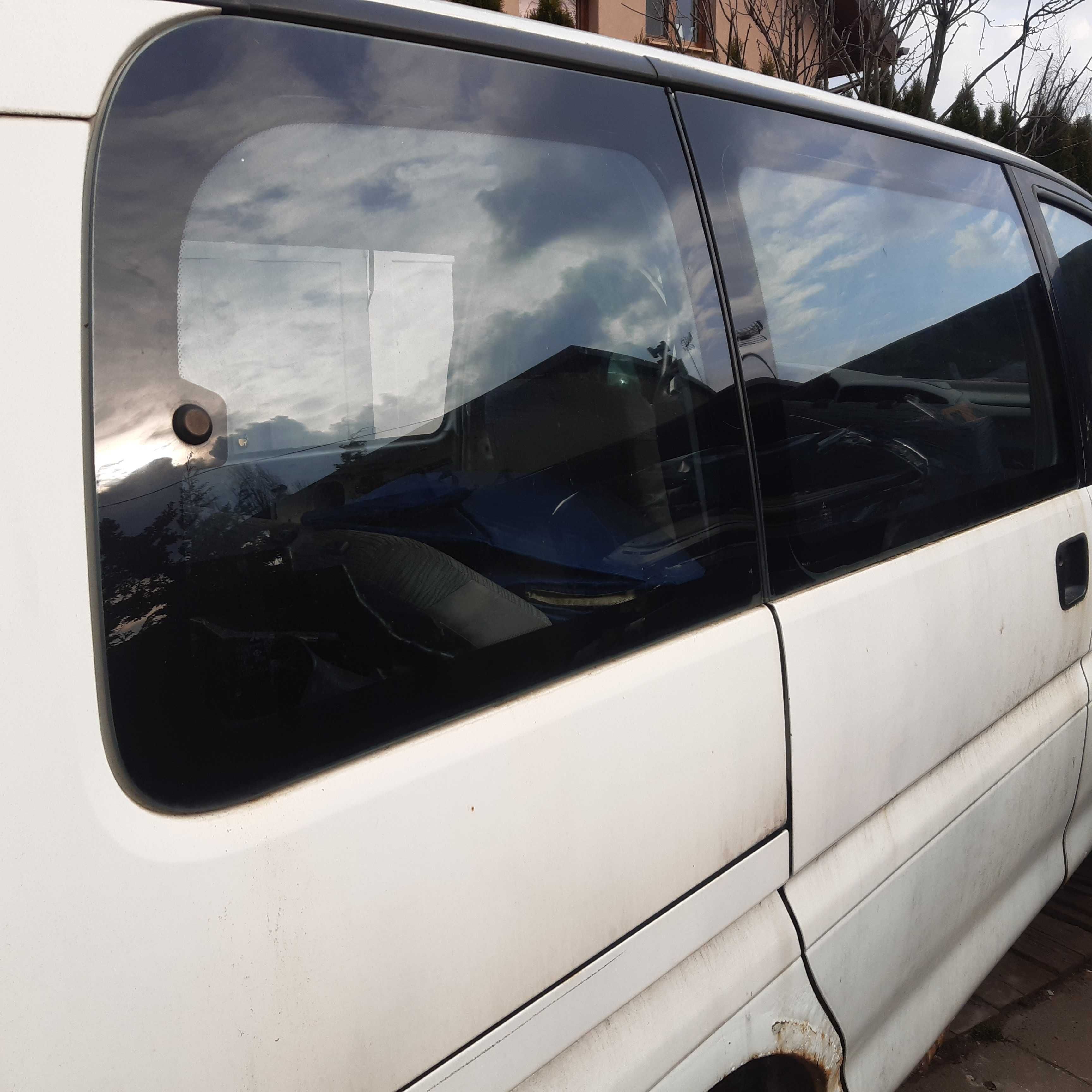 Szyba tył tylna boczna Mitsubishi Delica Space Gear L400 inne części