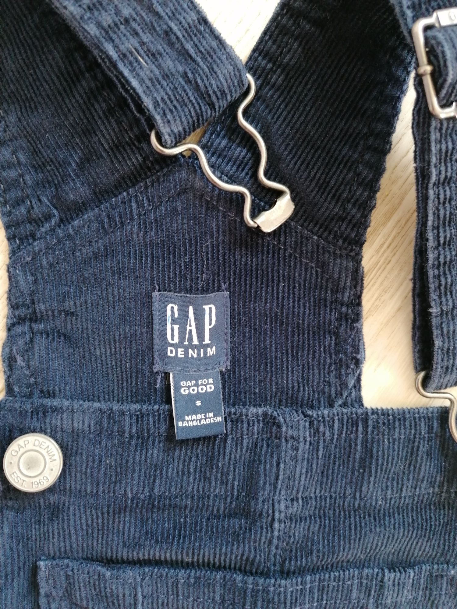 Продам джинсовый комбинезон фирмы GAP