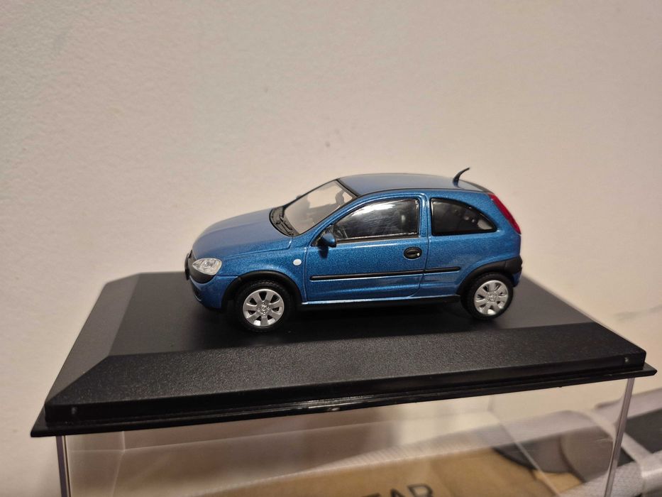 Minichamps Opel corsa c 1;43 unikat niebieski