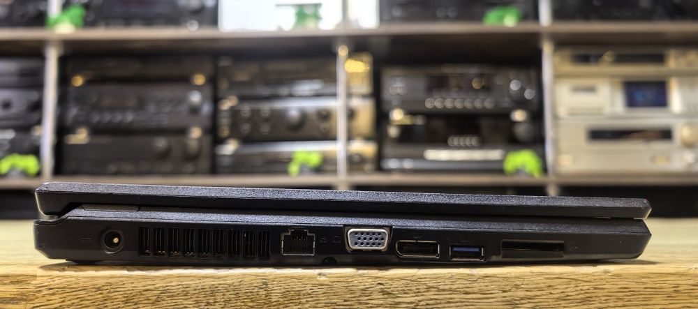 Ноутбук Fujitsu Lifebook E557/i5-7200u/Ram 8gb DDR4/SSD 120gb/Windows