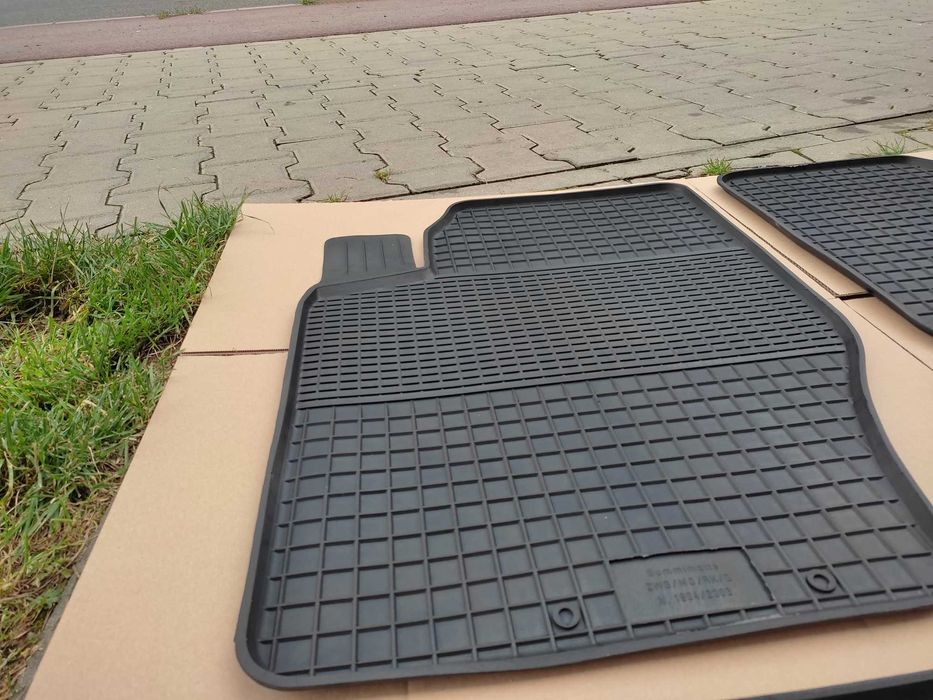 NOWE Dywaniki gumowe SUBARU LEGACY II dopasowane korytka korytko