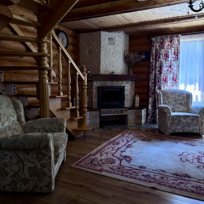 Затишний дерев'яний будиночок у тиші лісу на 6 гостей