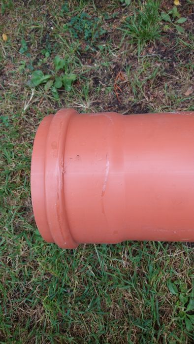 Rura kanalizacyjna fi 160 mm - długość 2 m i inne kształtki.