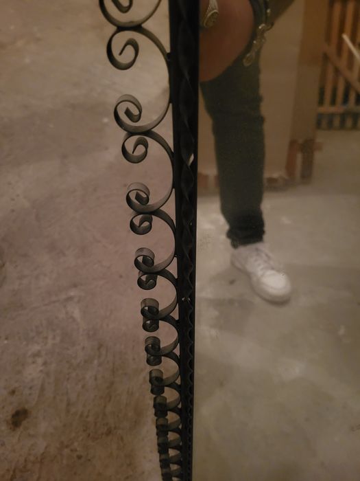 Lustro w metalowej ramce