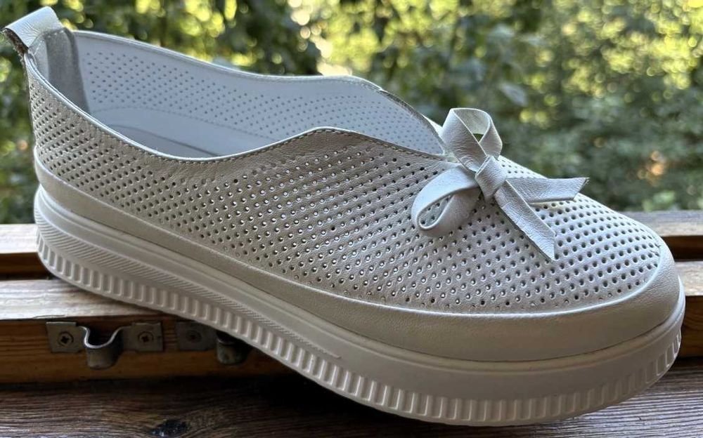 Мокасини білі жіночі 39 розмір