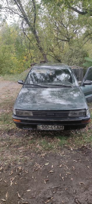 Продам тоета Королла е90.