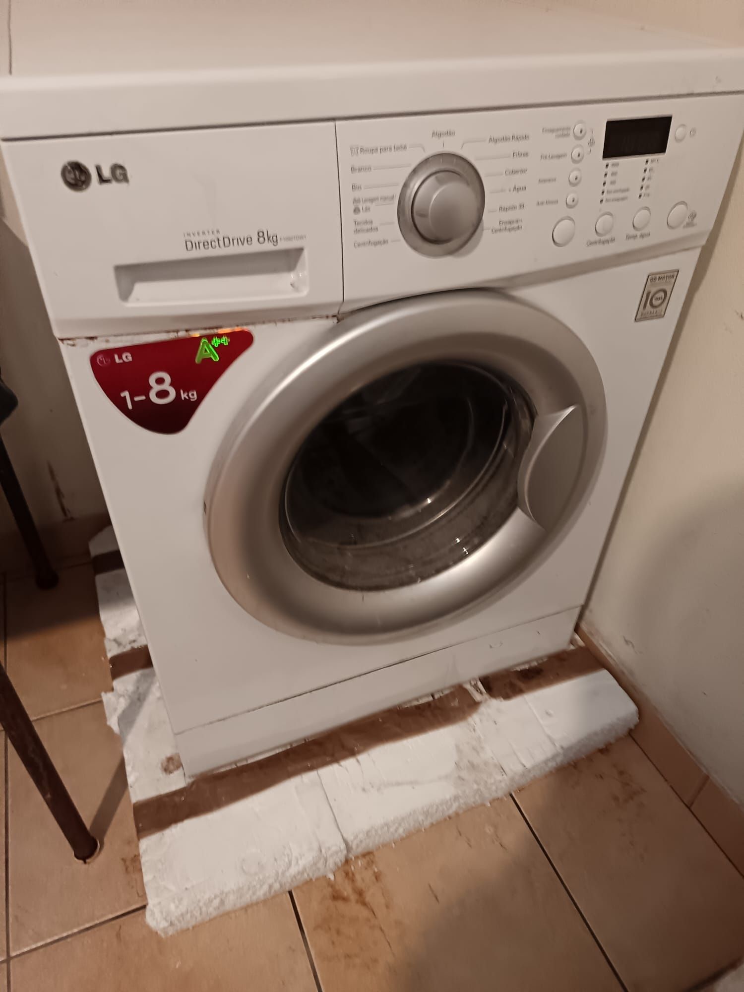 máquina de lavar roupa LG 8kg A++ com avaria.