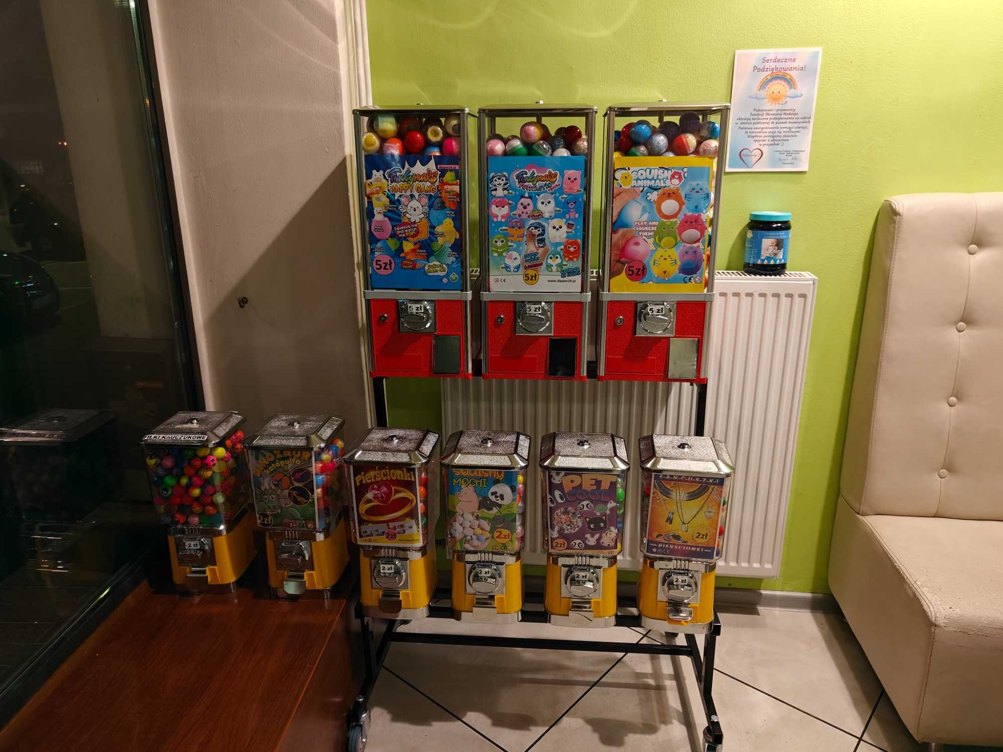 Automat zarobkowy, sprzedający kulki, na kulki, Kulkomat- Do klienta