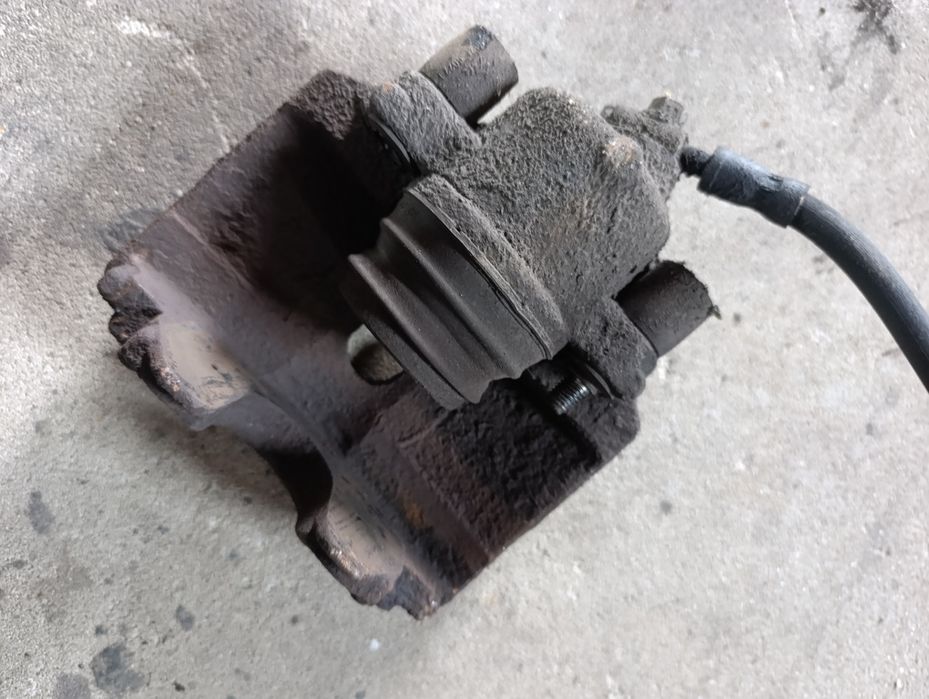 Zacisk hamulcowy przód prawy volkswagen passat b6