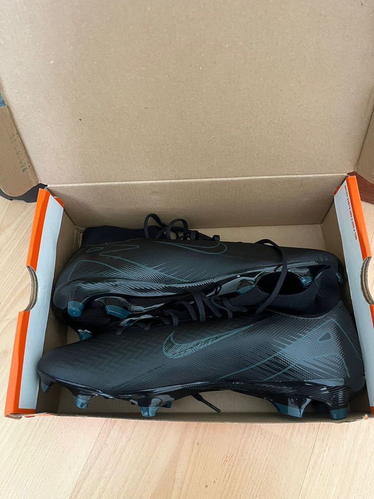 Chuteiras nike mercurial black/Green 43 novas
