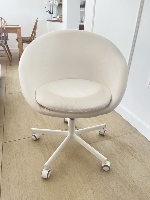 Krzesło obrotowe białe