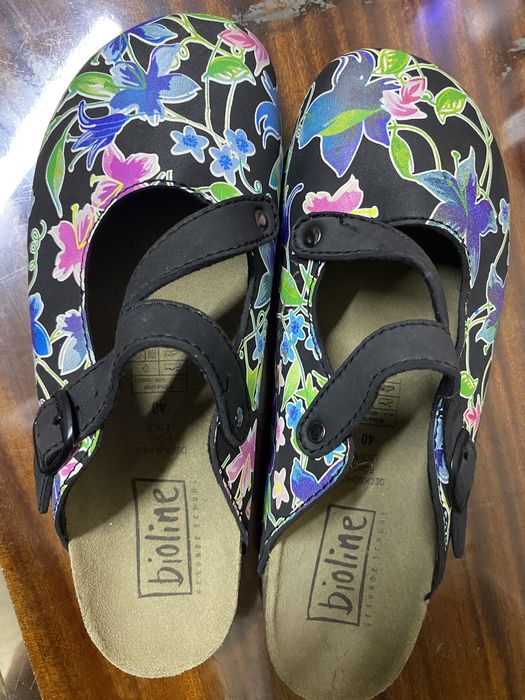 Шлепанцы с  цветочным принтом