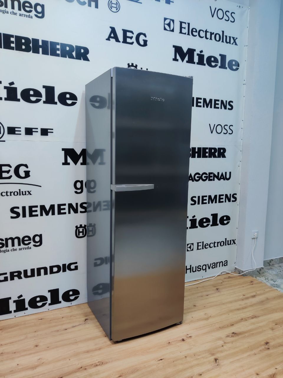 MIELE™…Большой холодильник, холодильная камера на 400 литров! Нерж