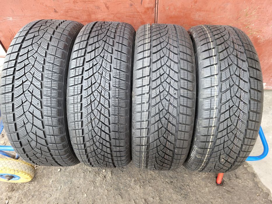 215/50/19 R19 GoodYear UltraGrip Performance+ 4шт ціна за 1шт шини