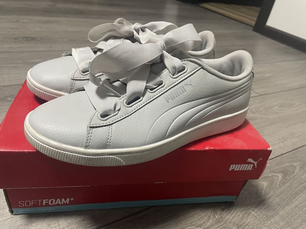 Кросівки Puma Vikky v2 Ribbon Core сірі 40 розмір