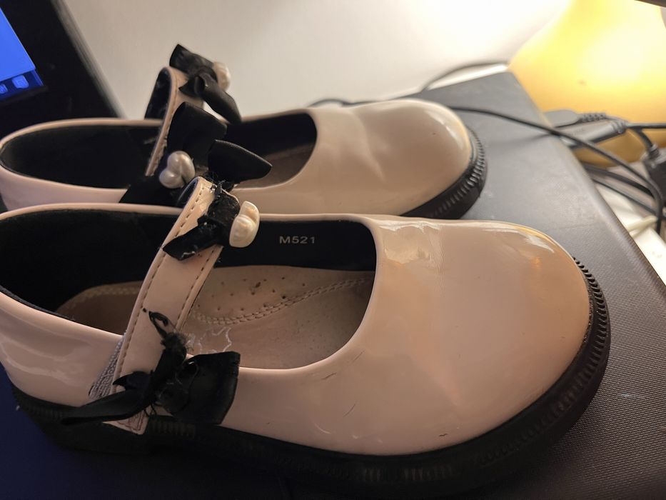 Śliczne Buty białe lakierki balerinki rozmiar 31