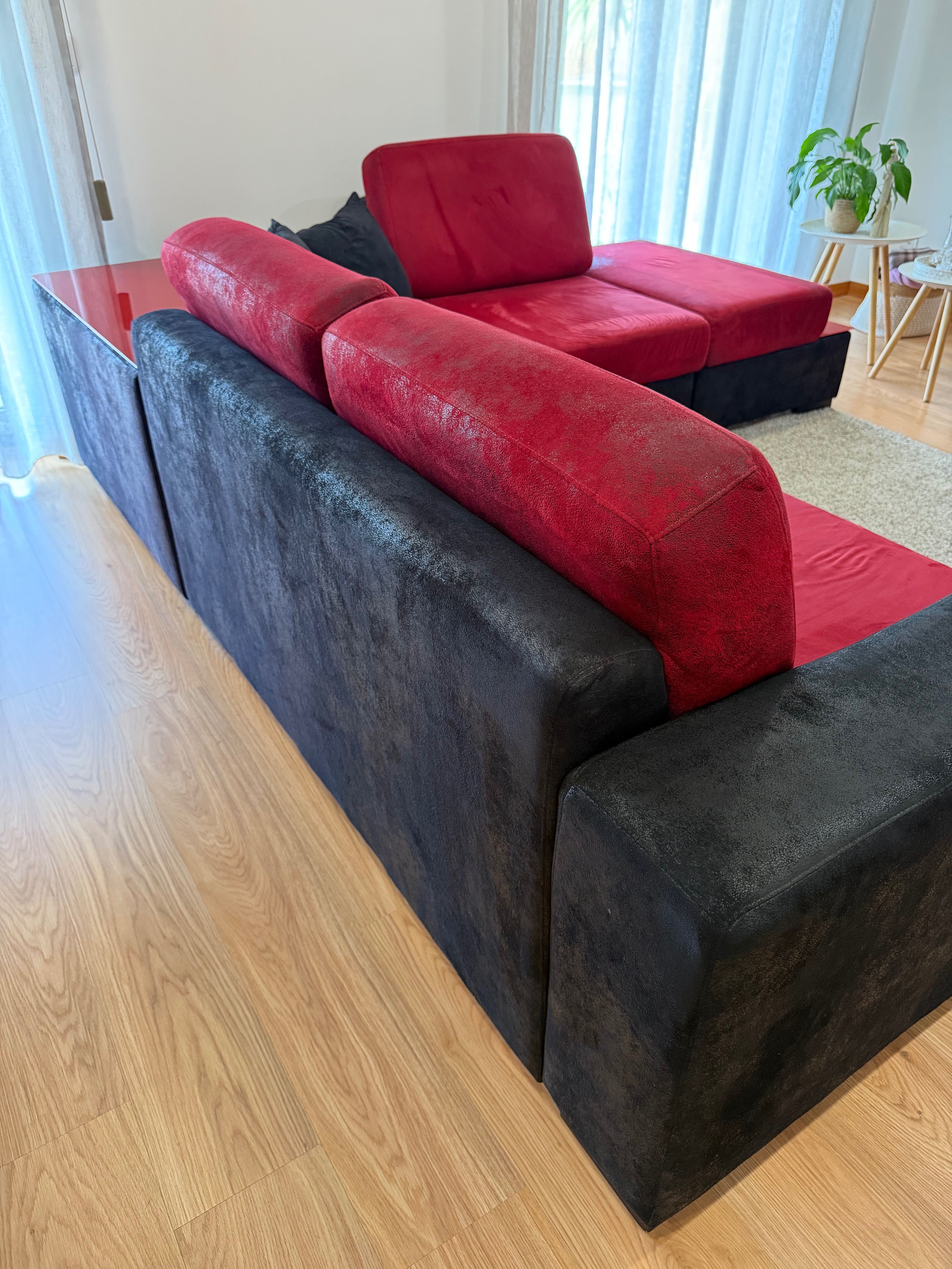 Sofá de canto vermelho e preto a bom preço