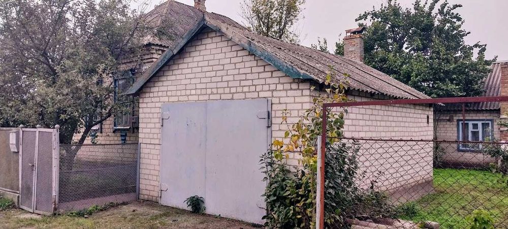 Продам будинок зі своїм берегом.