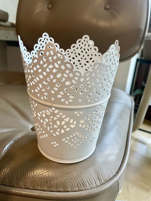 Ikea skurar koronkowy swiecznik biały
