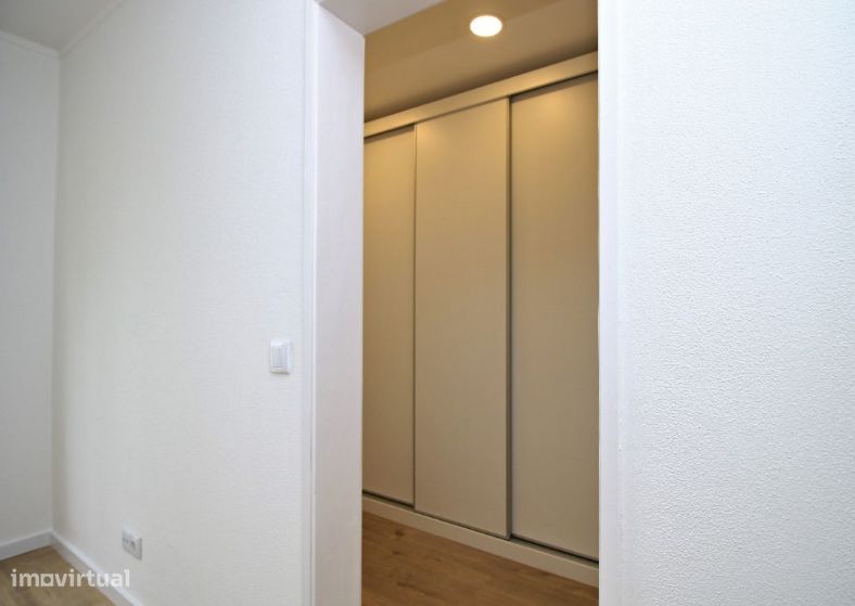 T3 renovado em Santo Antonio dos Cavaleiros, entrada de Lisboa